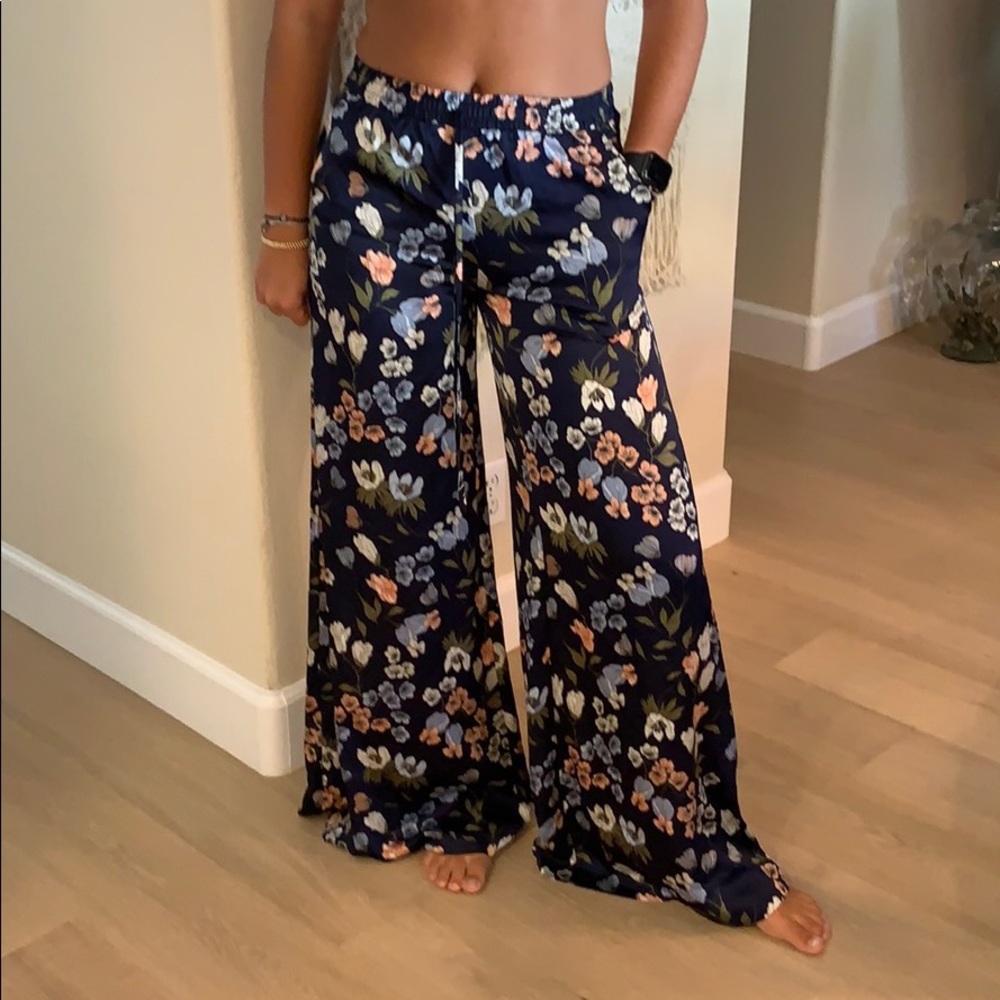 High wasted floral float pants.